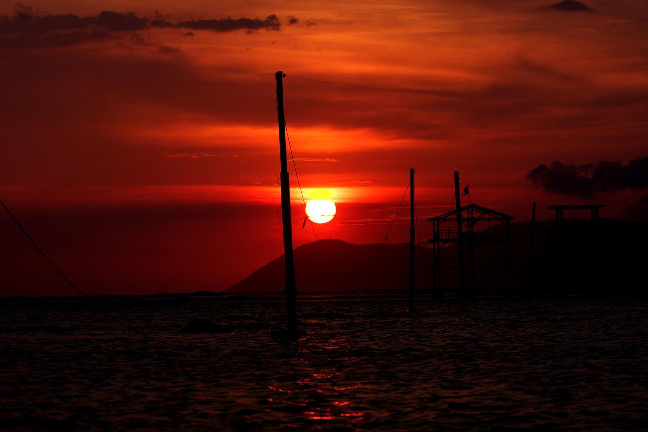 The Tree House Sumbawa Hotel Huu Exterior photo